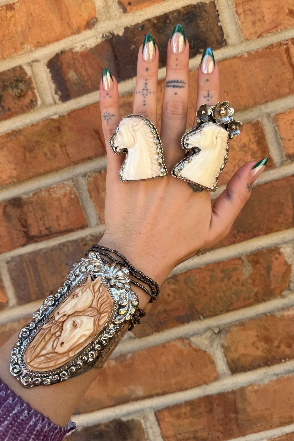 Horse Head With 3 Flowers - ivyandlavyboutique ivyandlavyboutique