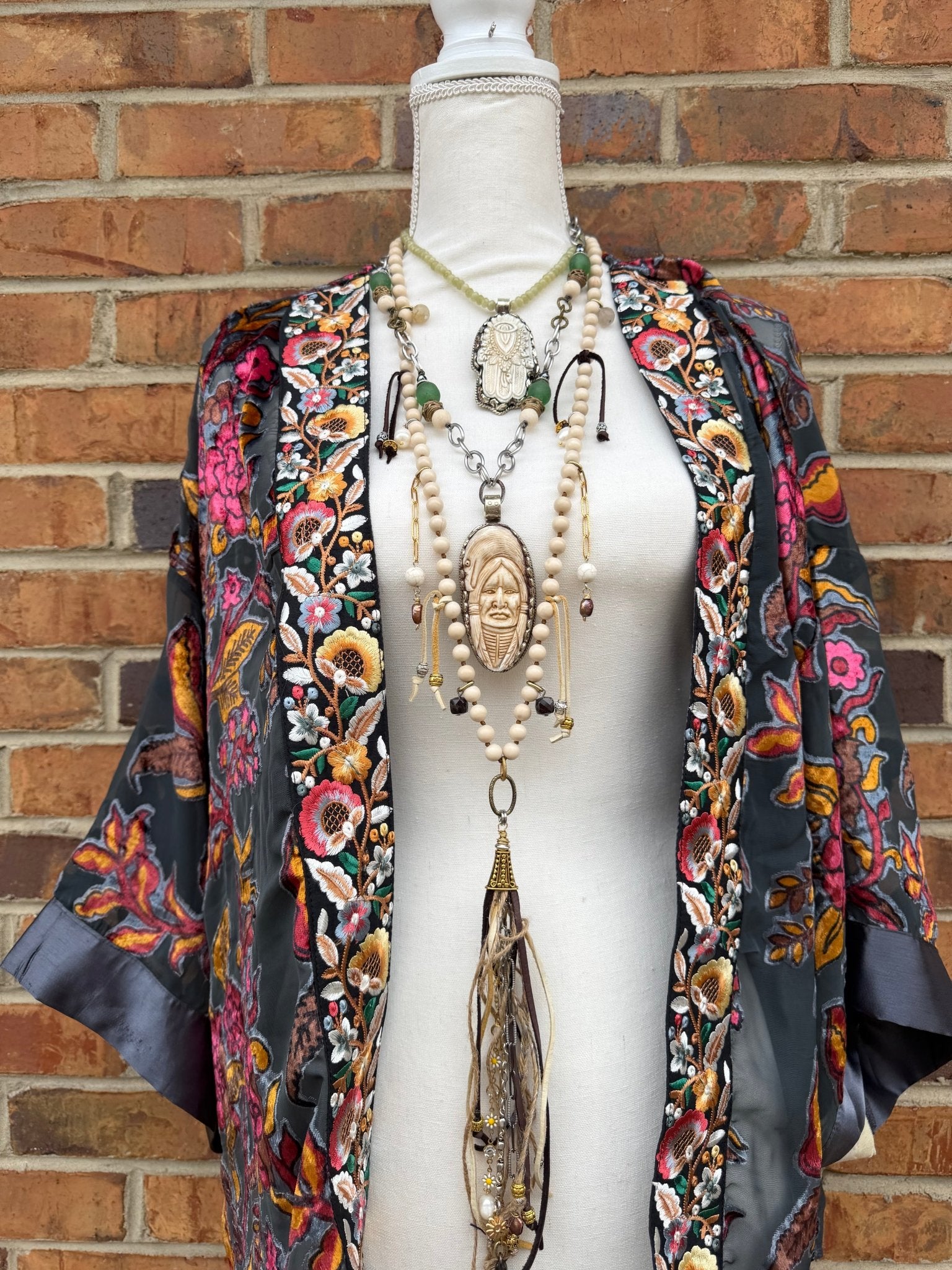 In Command Carved Statement Necklace - ivyandlavyboutique ivyandlavyboutique