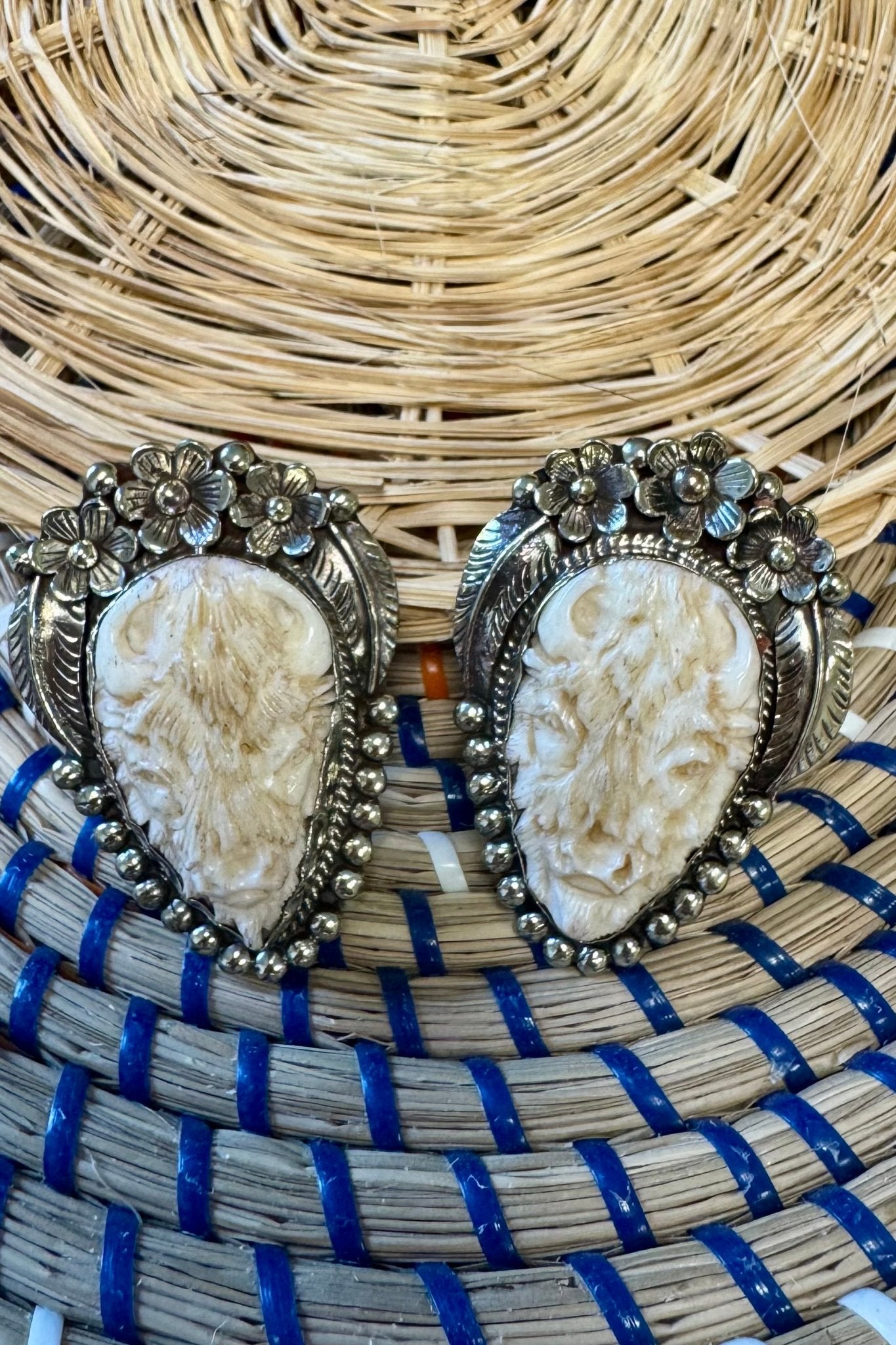 Inner Animal Ring w/ Flower Border - ivyandlavyboutique ivyandlavyboutique