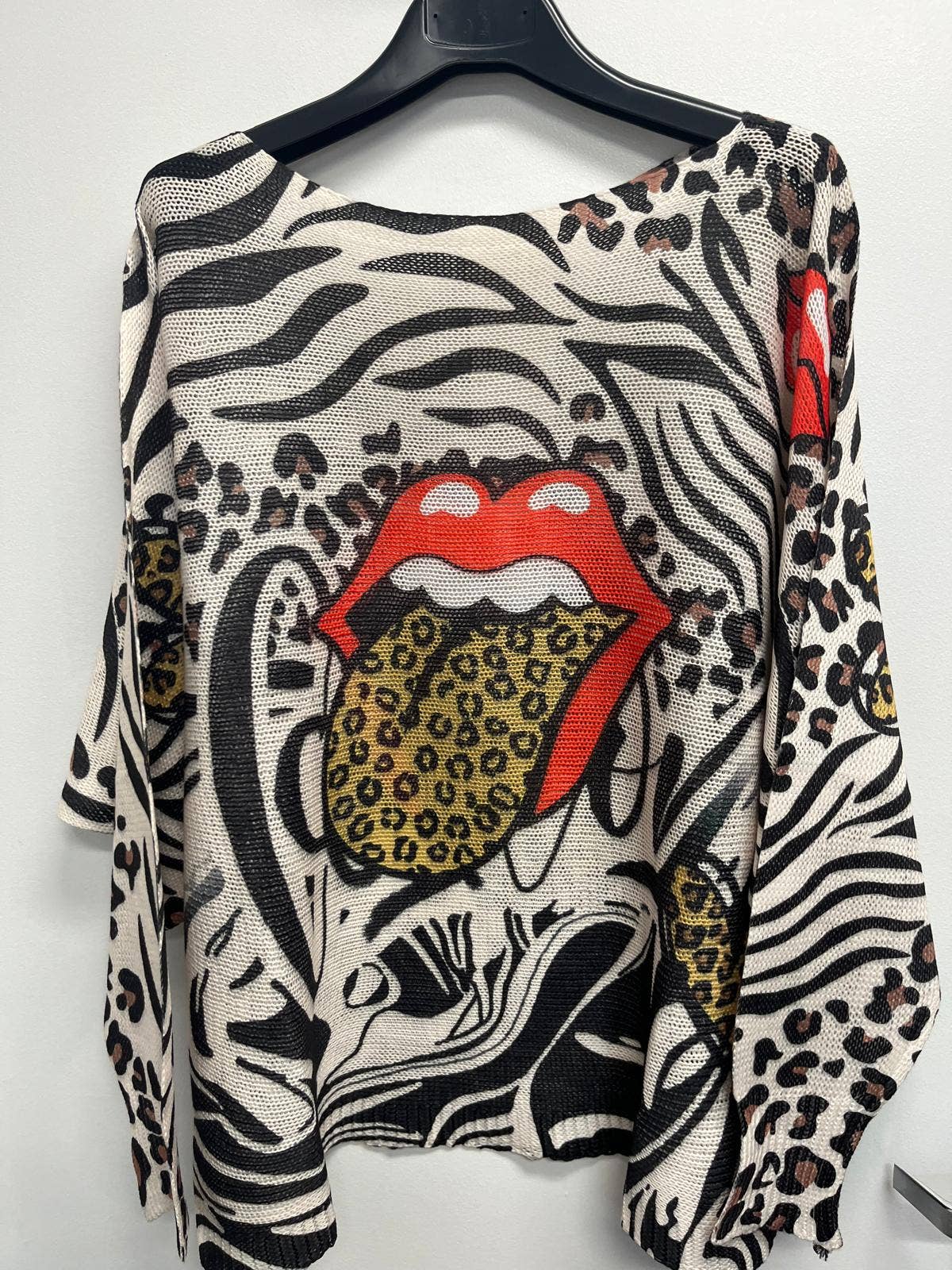 Kiss Vibes Lips Printed Sweater - ivyandlavyboutique LOOWIE