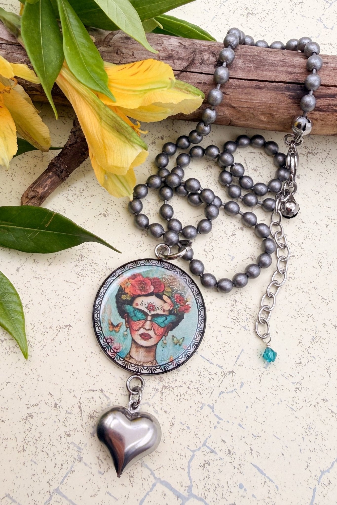 Large Frida Moth Circle Charm Pendant Necklace - ivyandlavyboutique ivyandlavyboutique