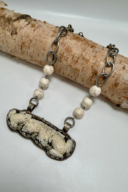 Leap Frog on Log Necklace - ivyandlavyboutique ivyandlavyboutique