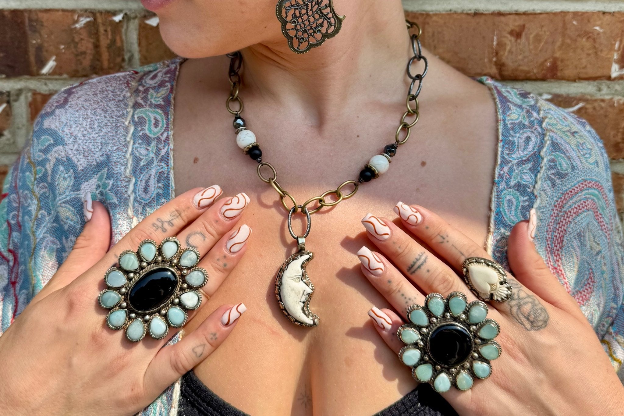 Mini Carved Moon Face Handmade Necklace - ivyandlavyboutique ivyandlavyboutique