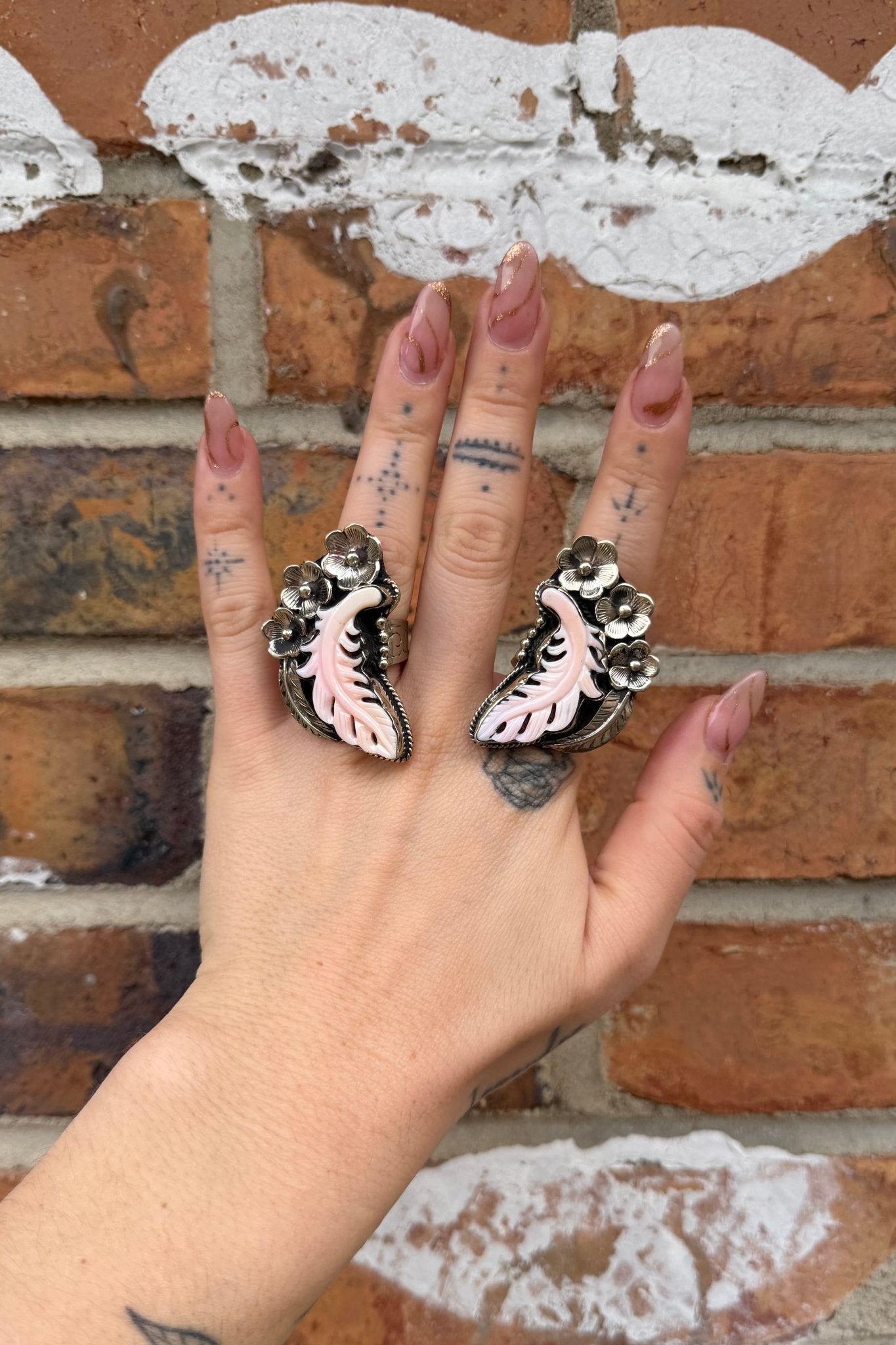 Pink Feather Carved Ring - ivyandlavyboutique ivyandlavyboutique