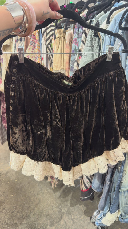 Preorder - Vintage Romance Shorts in Chocolate
