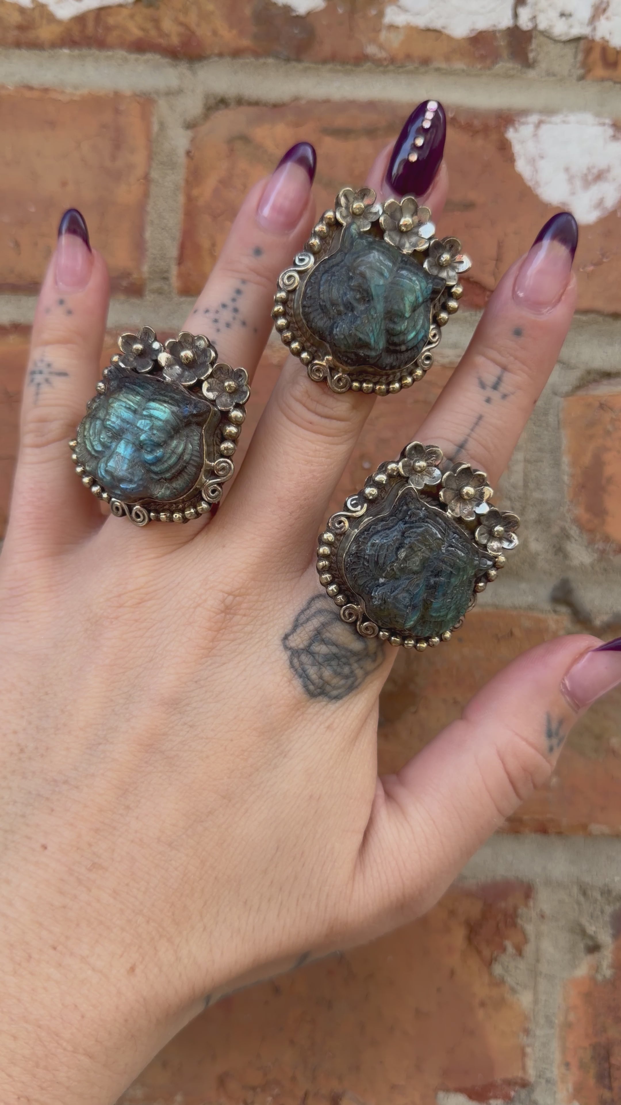 Load video: Mini Eye of the Tiger Ring