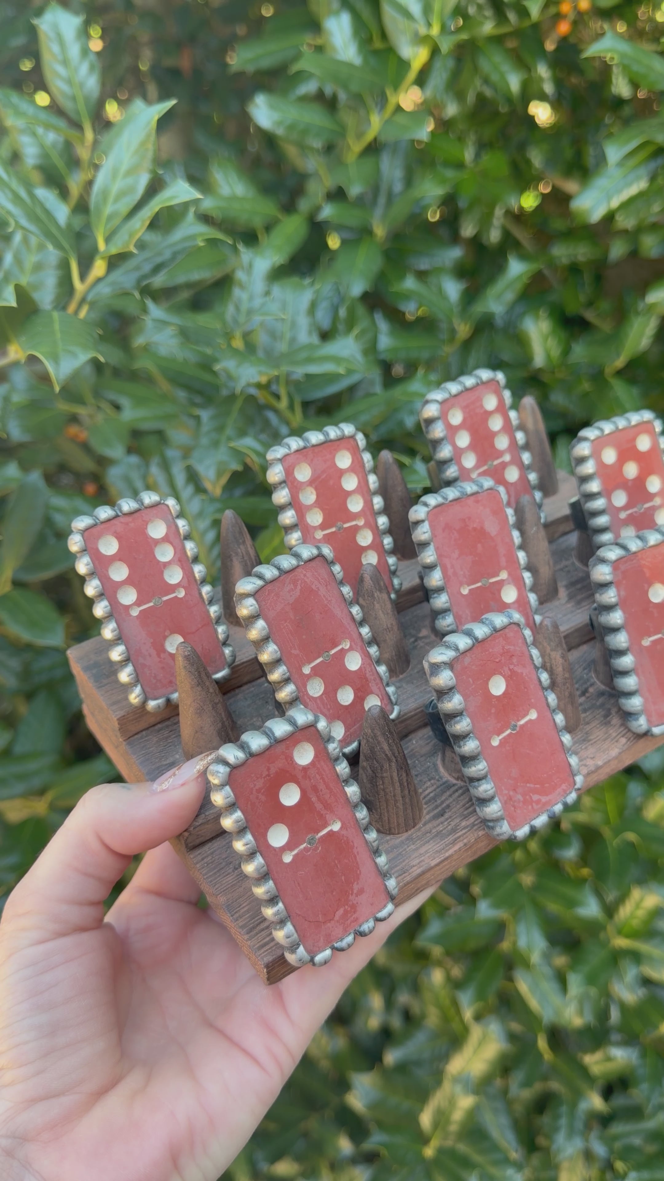 Load video: Maroon Vintage Domino Metal Rings