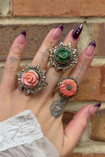 Red Circle ring flower in the middle