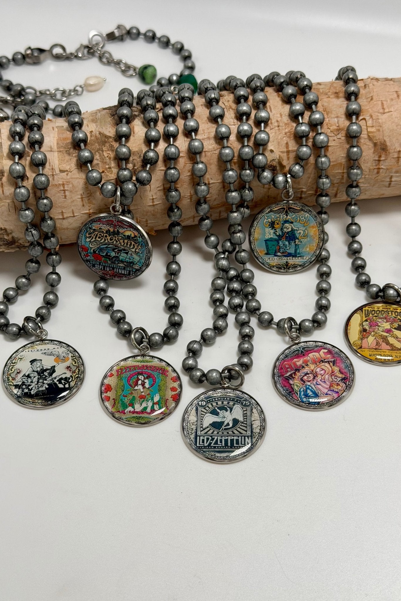 Retro Vintage Art Necklace - ivyandlavyboutique ivyandlavyboutique