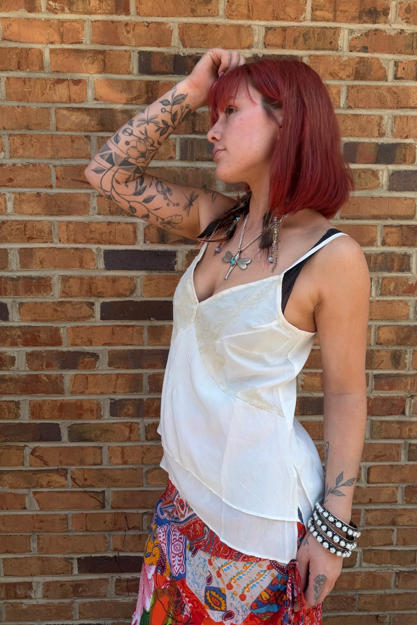 Simple White Tank with Lace - ivyandlavyboutique Love Stitch