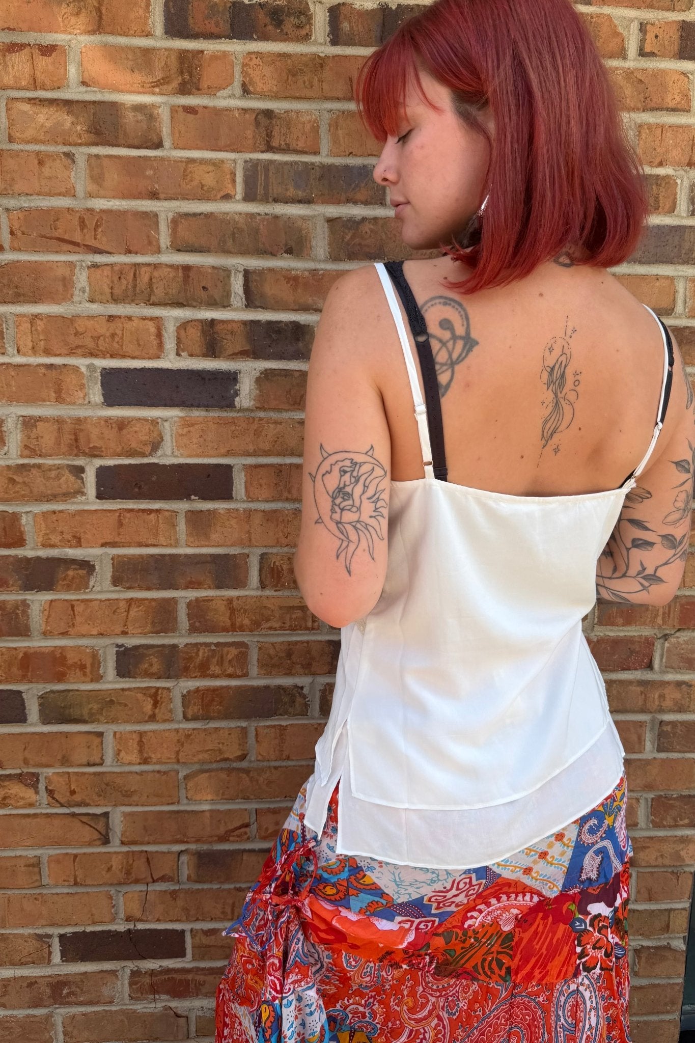 Simple White Tank with Lace - ivyandlavyboutique Love Stitch