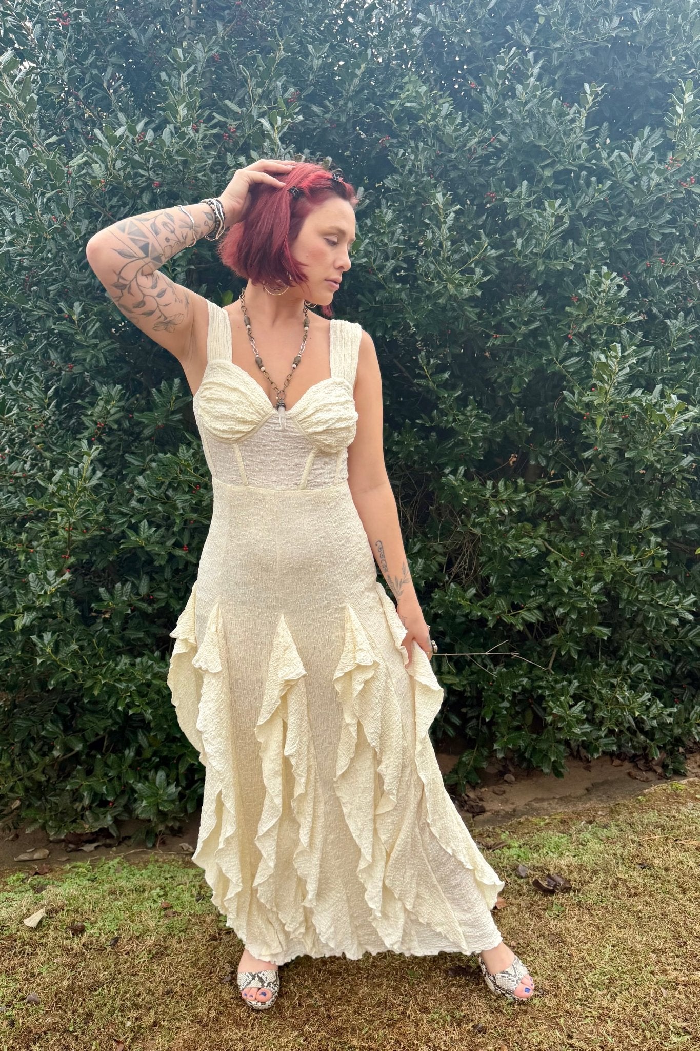 Sleeveless Corset Top Ruffle Maxi Dress: Ivory - ivyandlavyboutique En Crème