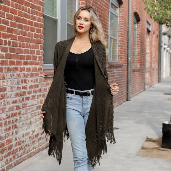 Soft Diagonal Knit Tassel Trim Ruana: Olive - ivyandlavyboutique Leto Accessories