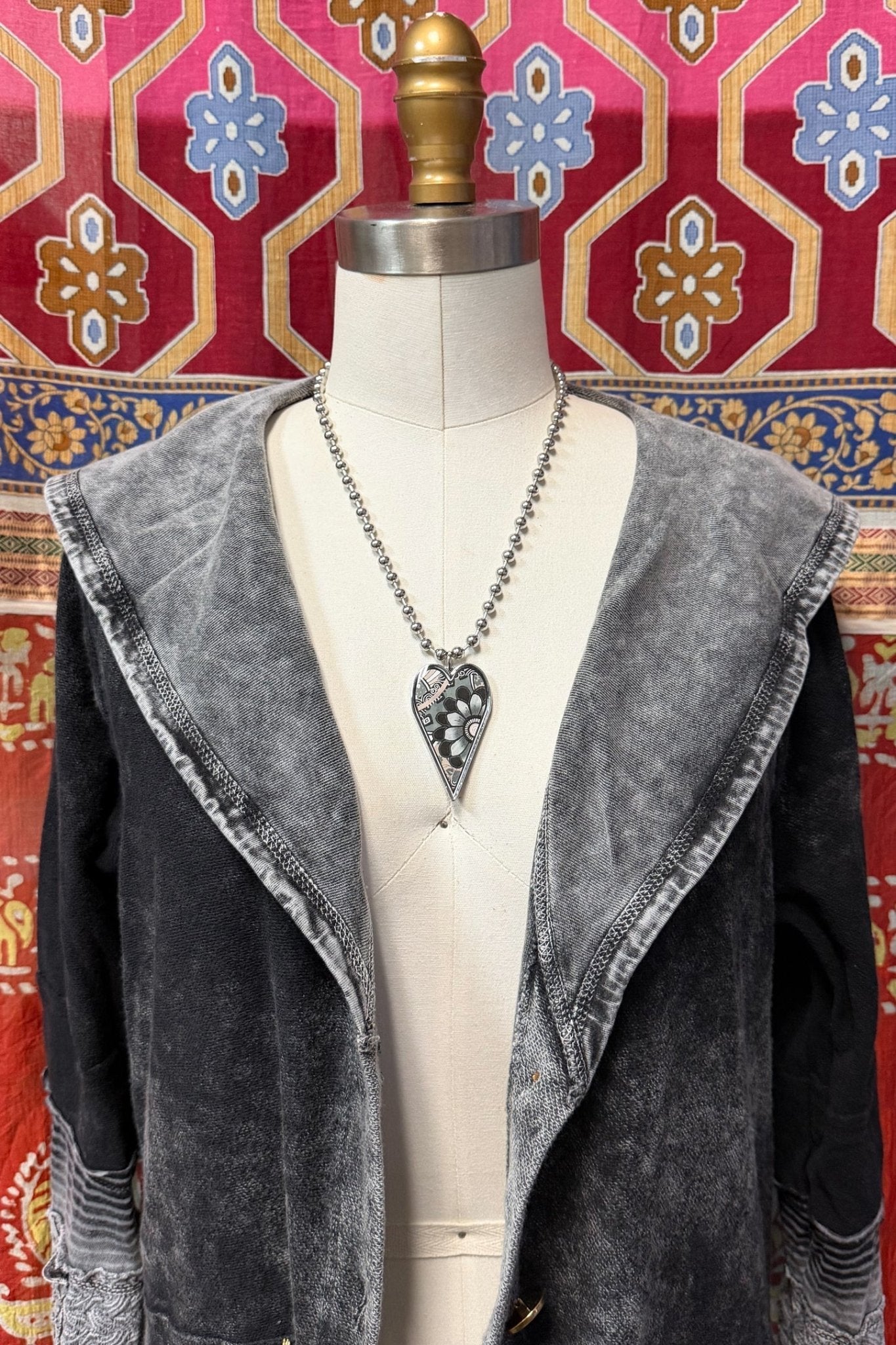 Spirit Lala: Large Grey Black Flower Heart Pendant Necklace - ivyandlavyboutique Spirit Lala