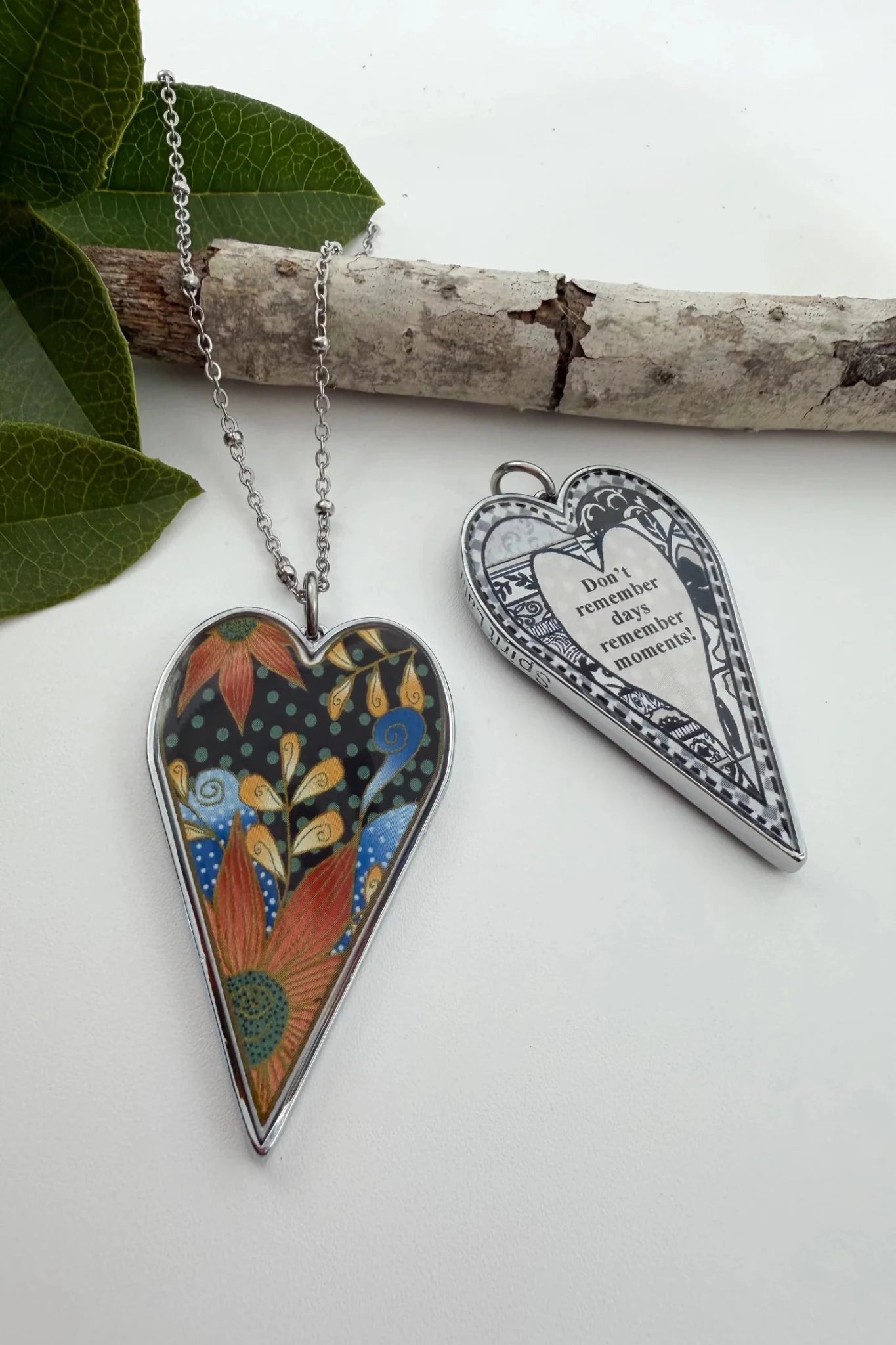 Spirit Lala: Large Retro Flower Heart Pendant Necklace - ivyandlavyboutique Spirit Lala