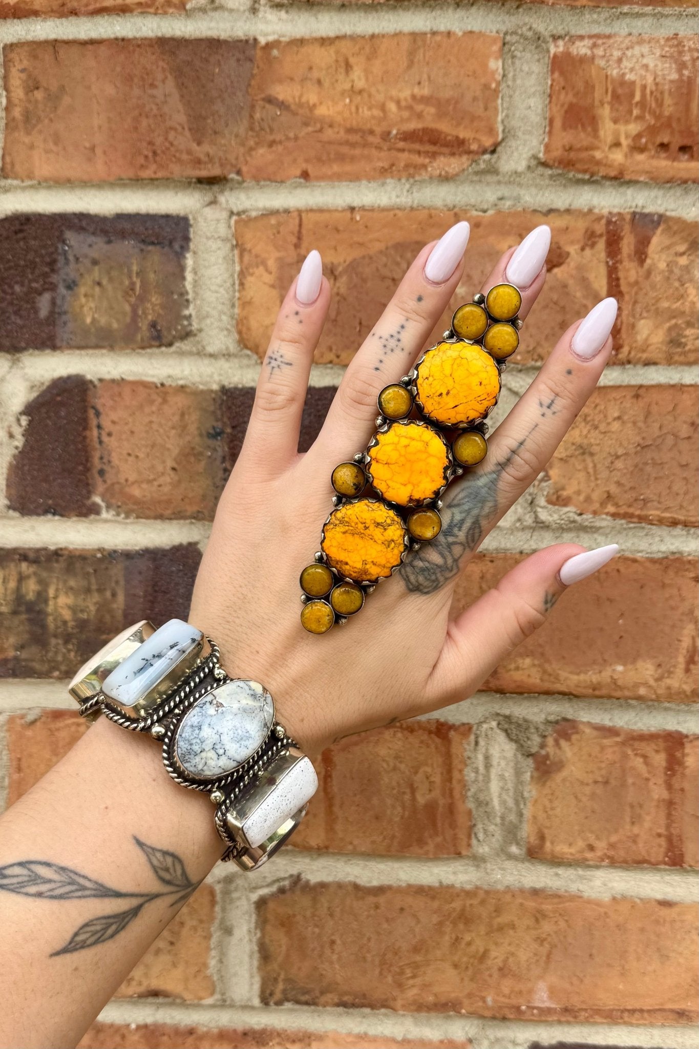 The Stunner Round Gemstone Cuff - ivyandlavyboutique ivyandlavyboutique
