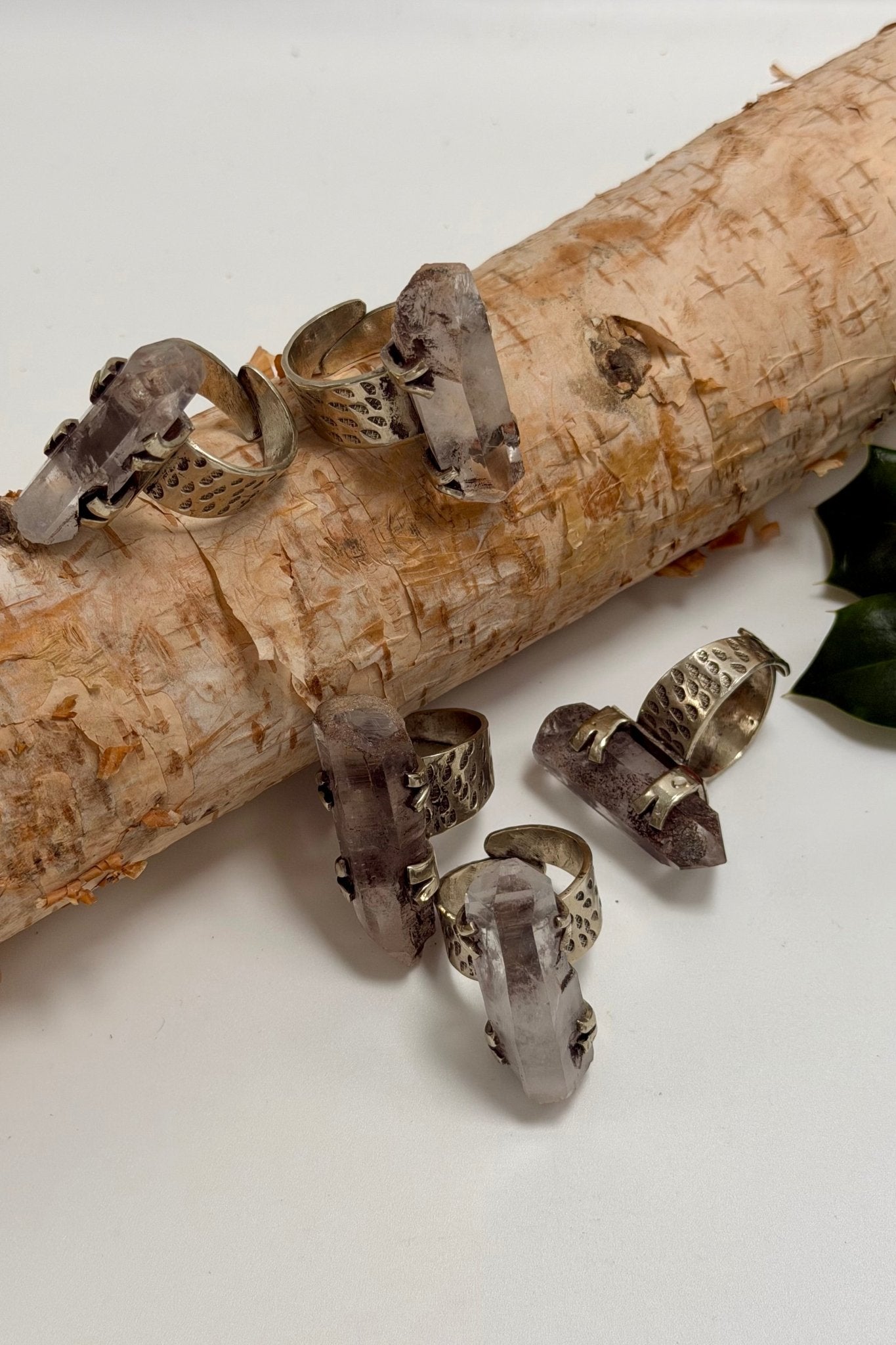 The way in Crystal rings - ivyandlavyboutique ivyandlavyboutique