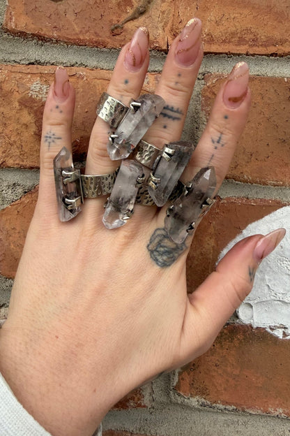 The way in Crystal rings - ivyandlavyboutique ivyandlavyboutique