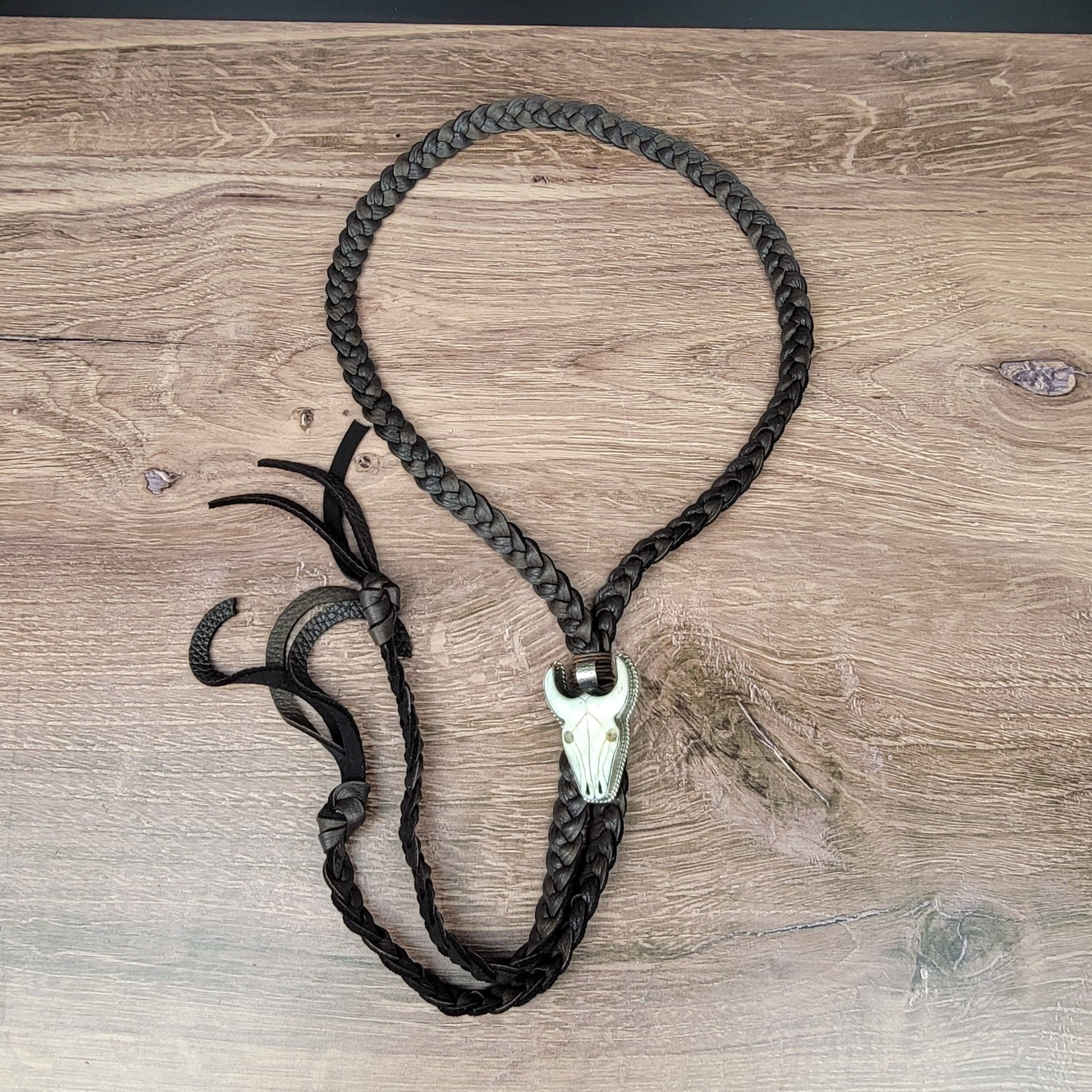 Tibetan Bone Longhorn Pendant Leather Necklace - ivyandlavyboutique ZINC Designs