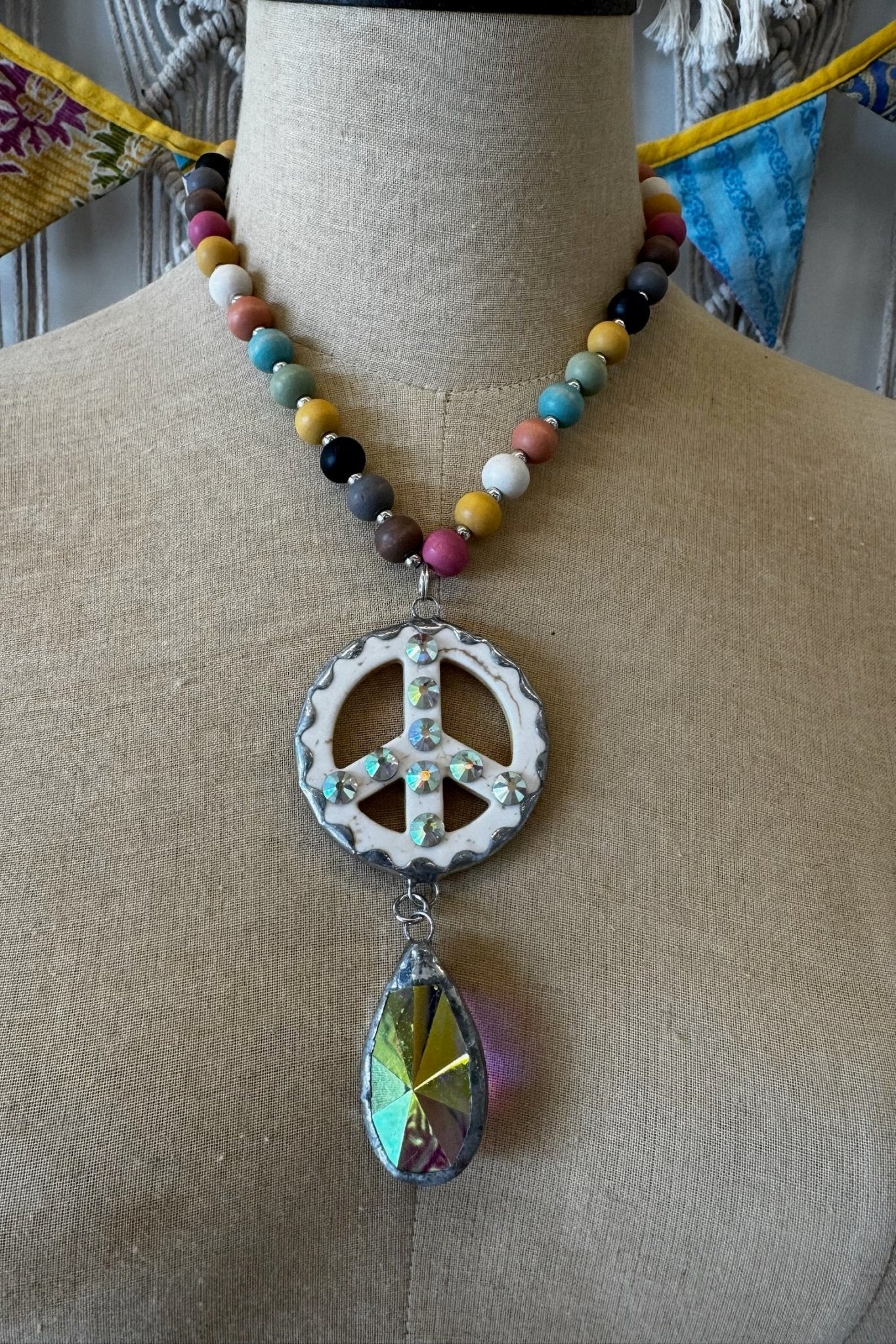 Wooden Bead Peace Sign Necklace - ivyandlavyboutique Gypsy South